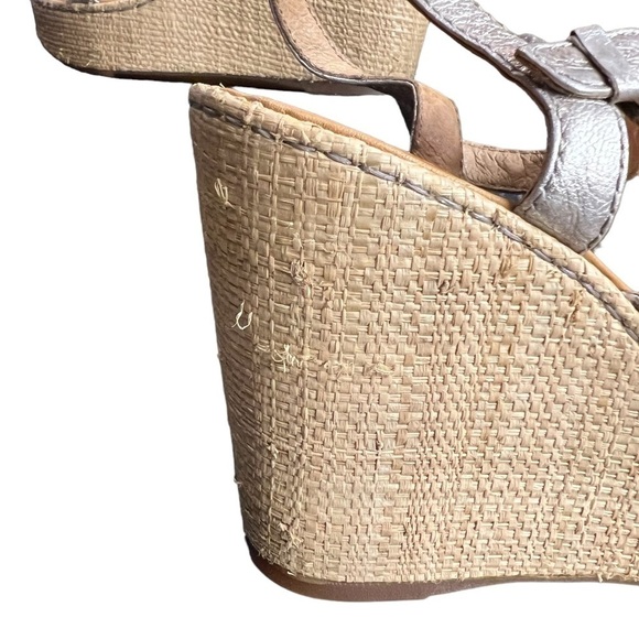 Born Wedge Sandals Women's Size 7 Silver Flower Metallic Platform Sandal - Picture 9 of 10